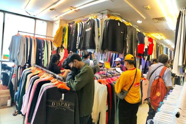 Tren Thrifting Masih Menjamur: Efek Positif bagi Industri Fashion