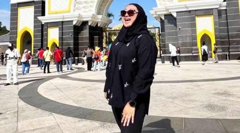 Dedikasi Dalam Dunia Pendidikan: Perjalanan dan Peran Vivien Febri Sebagai Dosen