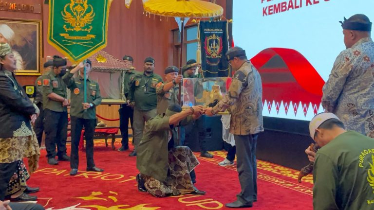 Kirab Mahkota Binokasih Resmi Dilepas, Dinilai Sebagai Simbol Persatuan dan Warisan Budaya Sunda