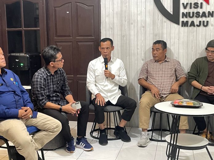Hari Kerja Rudy Susmanto-Jaro Ade 