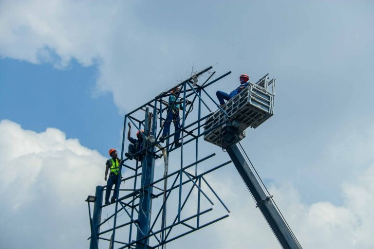Kehilangan Pajak Rp2,5 Miliar, Pemkot Bogor Tetap Bongkar Reklame dan Billboard di Jalur SSA