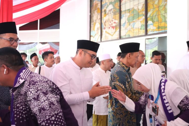 Lepas Pemberangkatan Kloter Kedua Jamaah Haji 2025, Ketua DPRD Kabupaten Bogor Sastra Winara Sampaikan Hal Ini