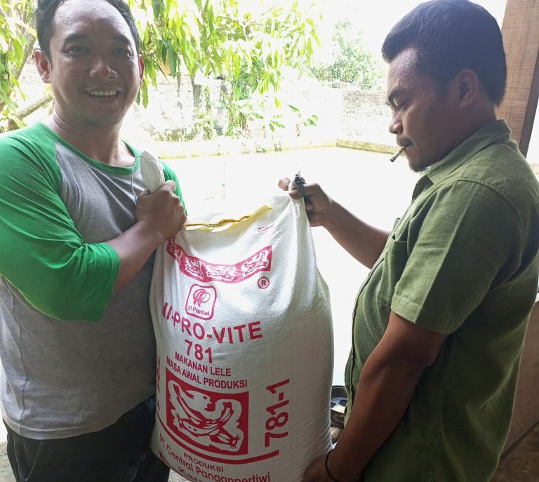 Andalan Business Grup Serahkan 5 Ribu Benih Lele dan Sewa Kolam untuk Warga Bubulak