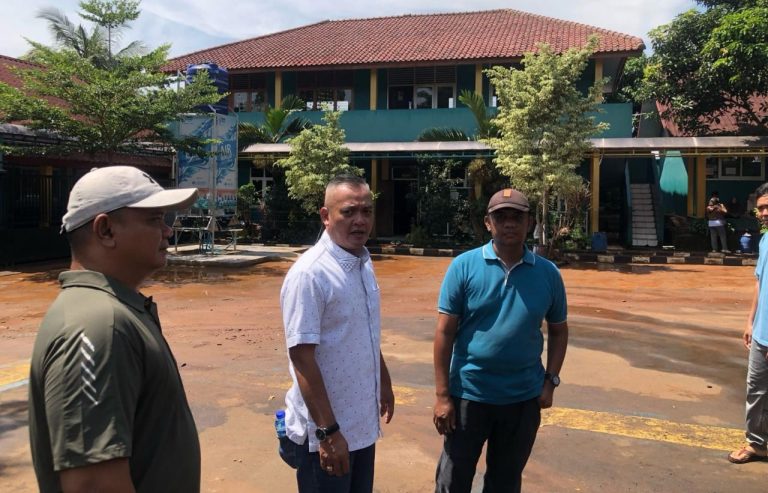 Akibat Proyek Perumahan, Tembok SDN 1 Cipayung Jebol Diterjang Banjir, Achmad Maulana Minta Pengembang Tanggung Jawab!