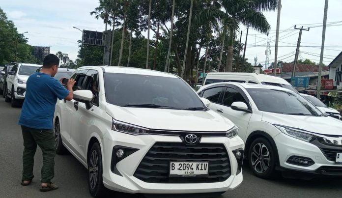 Libur Panjang Hari Raya Waisak, Puluhan Ribu Kendaraan Padati Kawasan Puncak Bogor