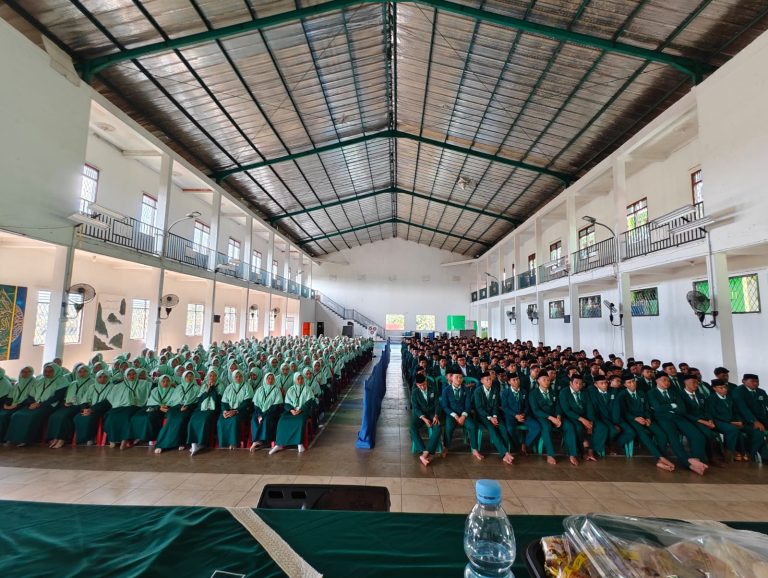 Pesantren Modern Ummul Quro Al Islami Bogor Gelar Sidang Yudisium Akhir Angkatan 26