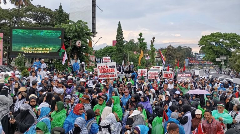 Ribuan Umat Islam Majelis Ukhuwah Bogor Raya Gelar Aksi Bela Palestina di Tugu Kujang
