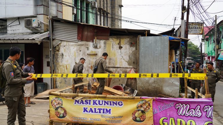 Pemkab Bogor Tertibkan 17 Bangunan Liar di Pasar Ciluar, Lanjutkan Penataan Cibinong Raya