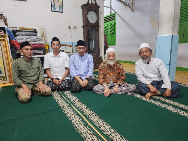 Ketua PCNU Kabupaten Bogor Gus Abdul Somad Sowan ke Abuya Muhtadi dan Tinjau Pembangunan Sekretariat