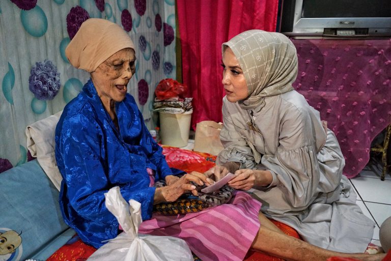 "Nyaah ka Indung" Yantie Rachim Sambangi Sri Banon