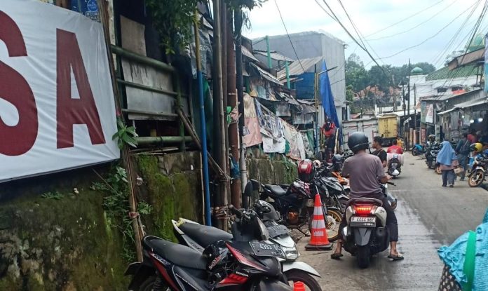 Perumda Pasar Tohaga-Dinas Perhubungan Tertibkan Parkir Liar dan PKL di Pasar Ciluar