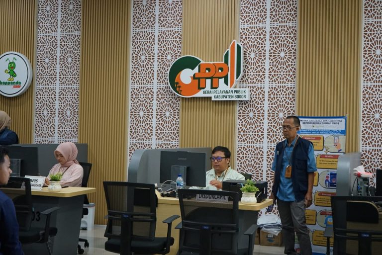Bupati Bogor Rudy Susmanto Resmikan Gerai Pelayanan Publik di RSUD Leuwiliang, Perkuat Akses Layanan Masyarakat di Wilayah Bogor Barat
