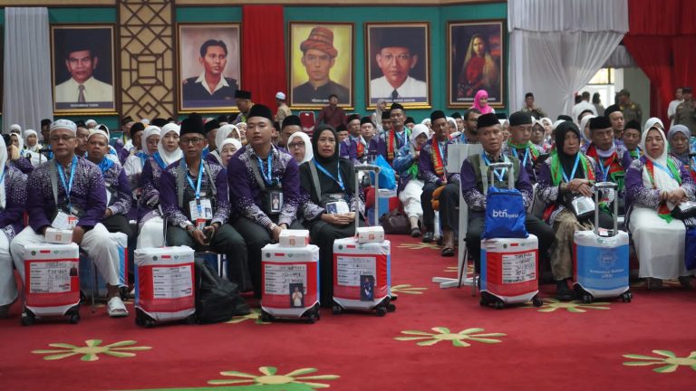 Jamaah Haji Kloter Terakhir Kabupaten Bogor Berangkat Ke Tanah Suci