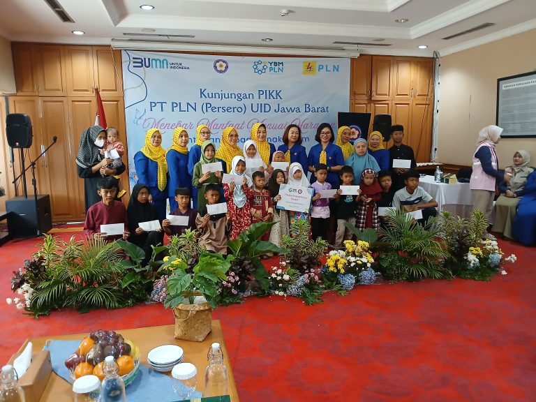Momen Idul Adha 1446 H, YBM PLN Berkolaborasi dengan PIKK dan Srikandi Berbagi Kebahagiaan