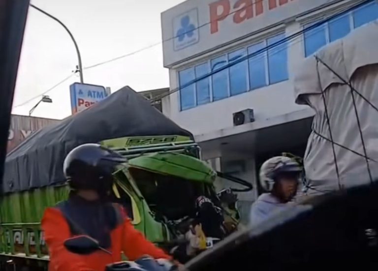 Kecelakaan Truk
