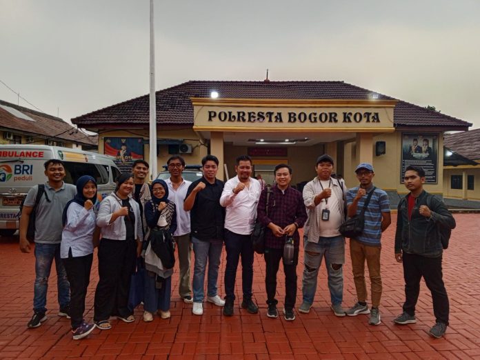 Warga Cluster Grand Alifia