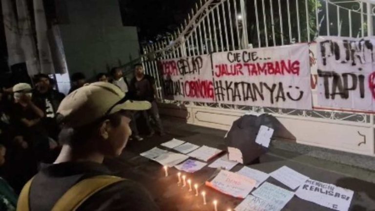 4 Pelajar Tewas, Mahasiswa Rumpin Jalan Kaki 26 KM Tuntut Realisasi Jalur Tambang Bogor