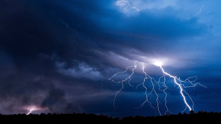 Prakiraan Cuaca Bogor Hari Ini Jumat 20 Juni 2025, Waspada Hujan Petir di Wilayah Barat
