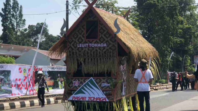 Bawa Leuit, Perumda Pasar Tohaga Meriahkan Parade Helaran Budaya di Cibinong