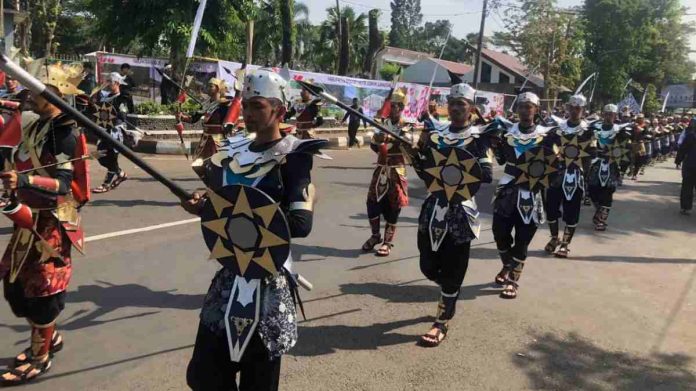 Helaran Budaya yang berlangsung di Lapangan Tegar Beriman, Cibinong pada Sabtu 14 Juni 2025. (Albin/Bogordaily.net).