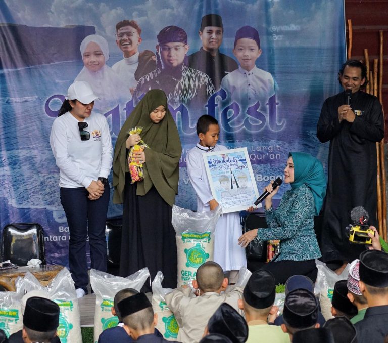 Ketua TP PKK Kota Bogor Hadiri Penyaluran Infak Beras di The Yatim Village