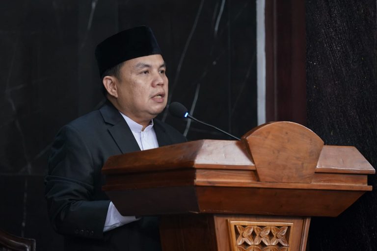 Ketua DPRD Kota Bogor Sampaikan Khutbah Idul Adha di Masjid Baitussalam TTC