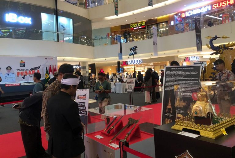 Ada Mahkota hingga Keris, Pemkab Bogor Gelar Pameran Pusaka Kerajaan ‘Warisan Karya Leluhur’ di Cibinong