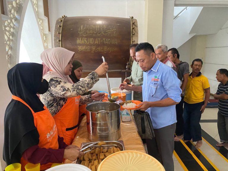 Meriahkan HJB ke-543, Bogordaily Bersama Balai Saji Sediakan Makan Gratis di Masjid At-Taqwa