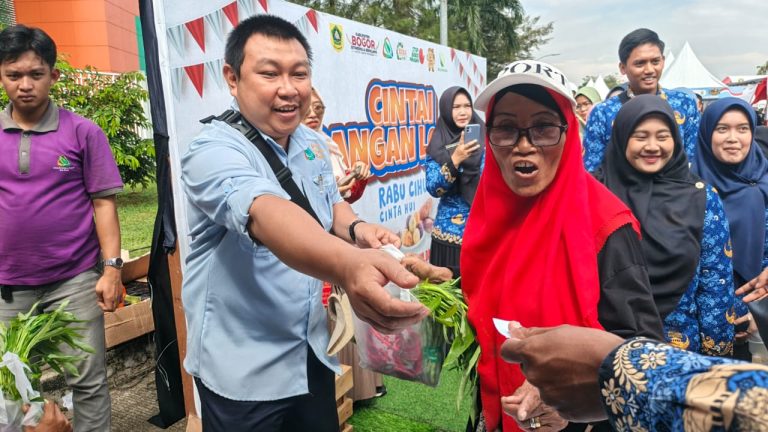 DKP Kabupaten Bogor Bagikan Sayur dan Buah Gratis di Kabogorfest 2025