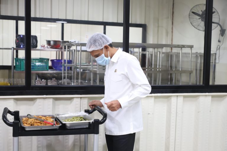 Jaro Ade dan Kepala Bapanas Pastikan Dapur SPPG di Megamendung Aman