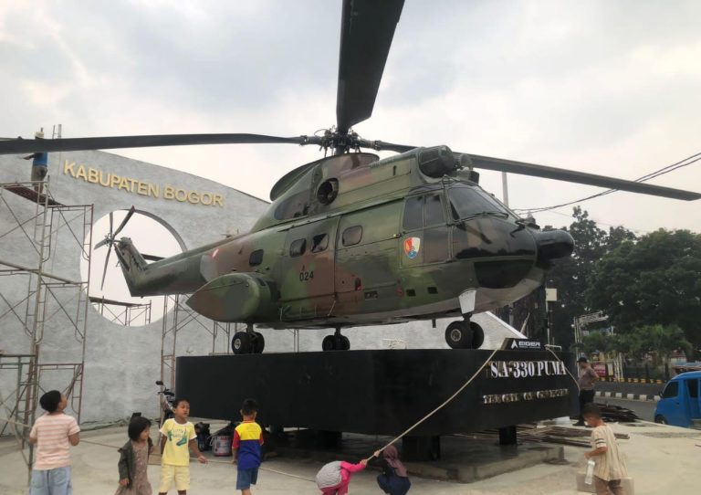 Tugu Helikopter Puma Jadi Ikon Baru Warga Cibinong, Pemkab Bogor Gelontorkan Anggaran Hingga Rp200 Juta