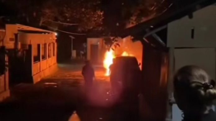 Kebakaran Hebat di Sindangrasa Bogor: Angkot dan Mobil Terios Ludes Dilalap Api