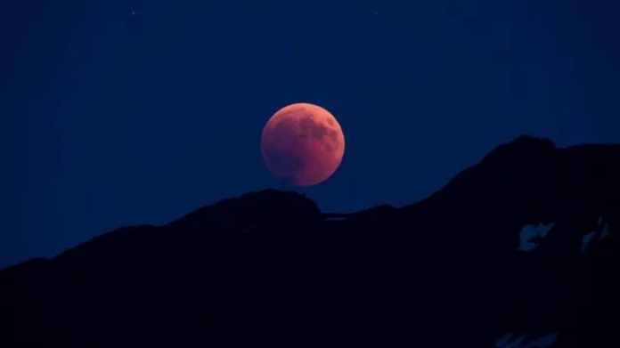 Kenapa Malam 1 Suro Tidak Boleh Keluar? Ini Alasan Spiritual di Baliknya