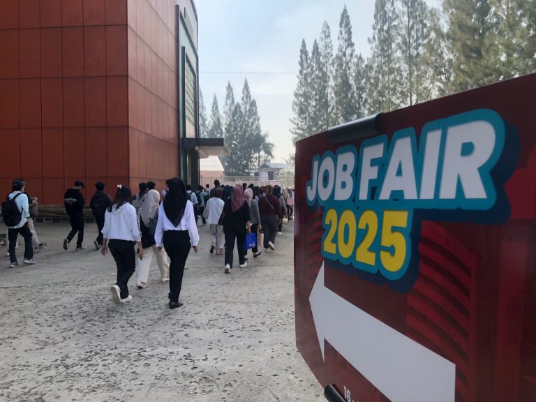 Job Fair di Pakansari Diserbu Ribuan Pelamar, Pemkab Bogor Buka 1.824 Lowongan Kerja