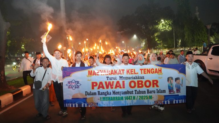 Sambut Tahun Baru Islam 1447 H, Ribuan Masyarakat Pawai Obor di Cibinong