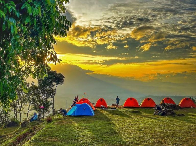 Liburan Seru di Camping Ground Bukit Cirimpak, Surga Tersembunyi di Puncak Bogor