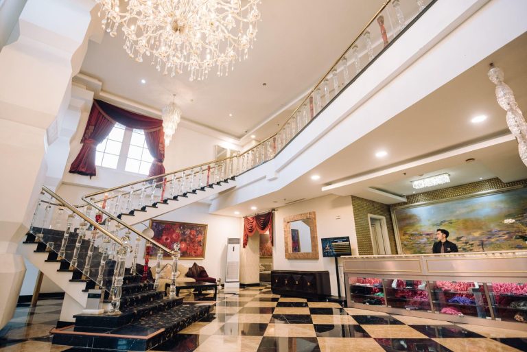 Situs Bersejarah Istana Batu Tulis Dekat Hotel Amaroossa Royal Bogor