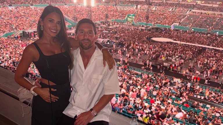 Kiss Cam Konser Coldplay