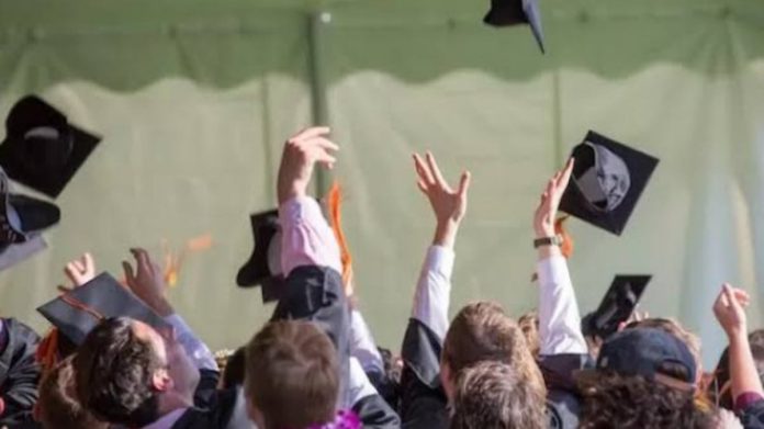 Arti Cummabal Tiba-Tiba Viral, Ini Plesetan Lucu Saat Mahasiswa Wisuda