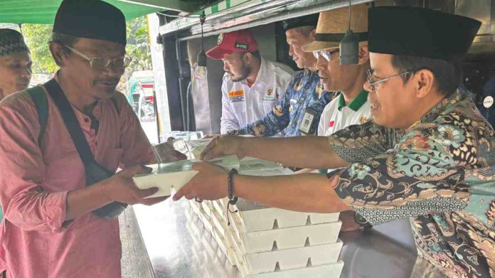 BAZNAS Kota Bogor dan Baznas Pusat Bagikan 1.500 Box Sajian Bergizi untuk Santri, Pelajar, dan Masyarakat Umum