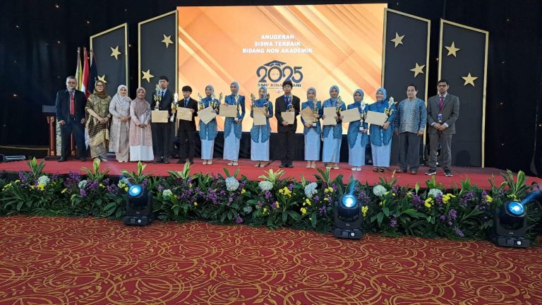 SMP Bina Insani Gelar Pelepasan Siswa-Siswi Angkatan Ke-31: Pendidikan adalah Paspor Masa Depan