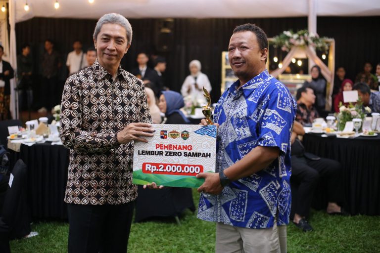 RW 07 Kelurahan Tanah Sareal Raih Penghargaan “Deudeuh Ka Lembur Award 2025” untuk Kategori Lembur Zero Sampah