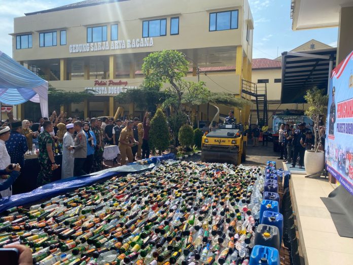Polresta Bogor Kota Musnahkan 17.000 Botol Miras
