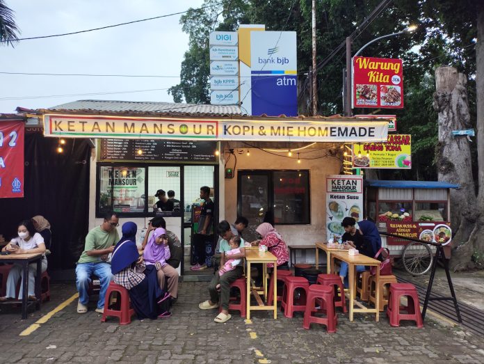 Ketan Mansour, sebuah tempat nongkrong dengan sensasi varian ketan kekinian