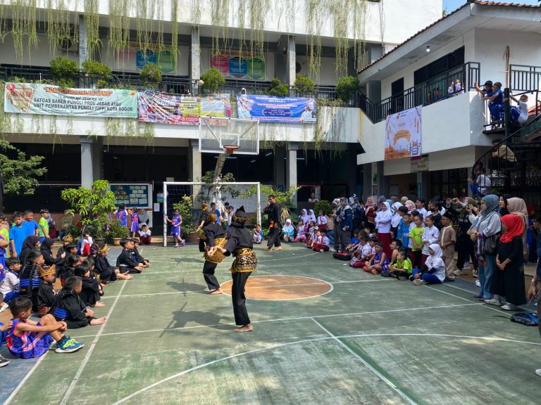 SDN Polisi 4 Kota Bogor Kenalkan 17 Ekstrakurikuler kepada Siswa Baru dalam Kegiatan MPLS