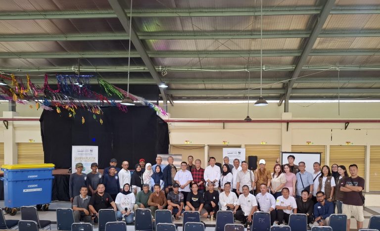 Perumda PPJ dan WWF Indonesia Perkuat Komitmen Penanganan Pasar Bebas Sampah ada