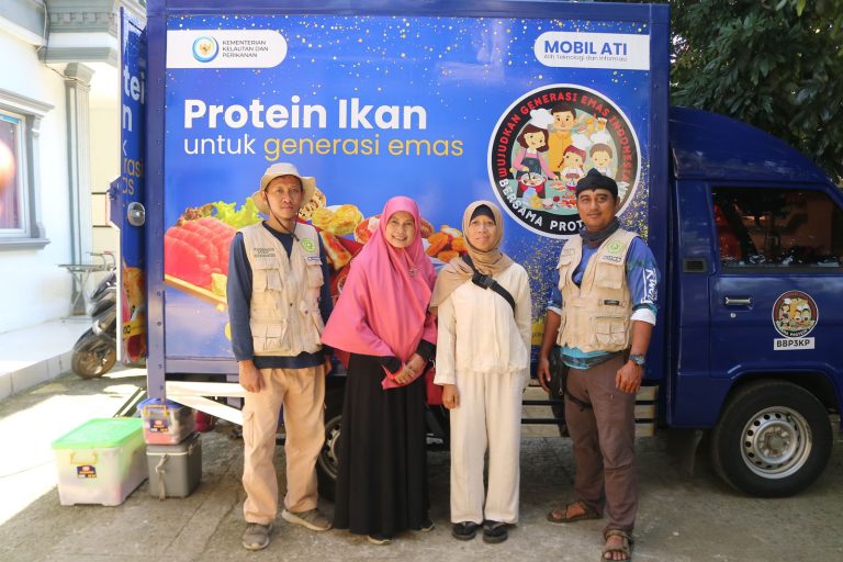 Lewat Mobil ATI, STKIP Arrahmaniyah Depok Gandeng Kementerian Kelautan dan Perikanan Edukasi Nutrisi Ikan