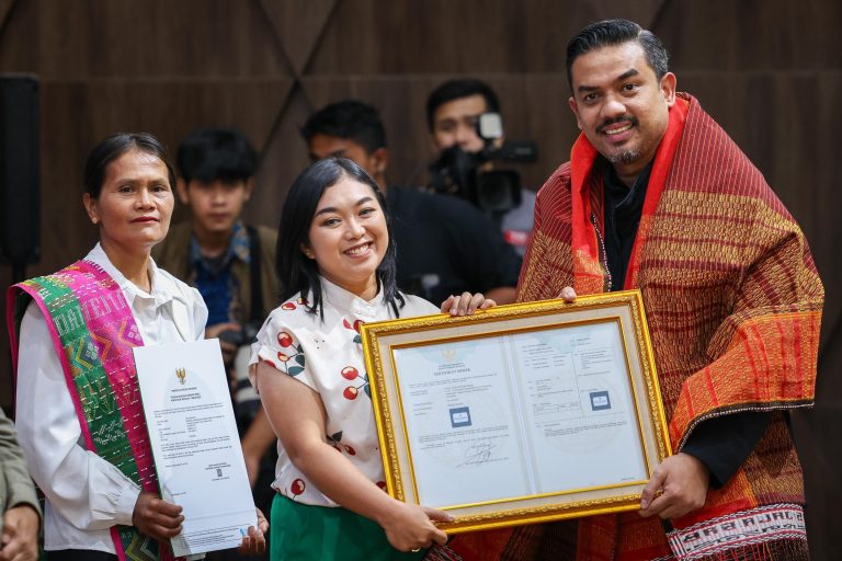 UMKM Danau Toba Semakin Berdaya Saing Lewat Festival Kemudahan dan Pelindungan Usaha Mikro