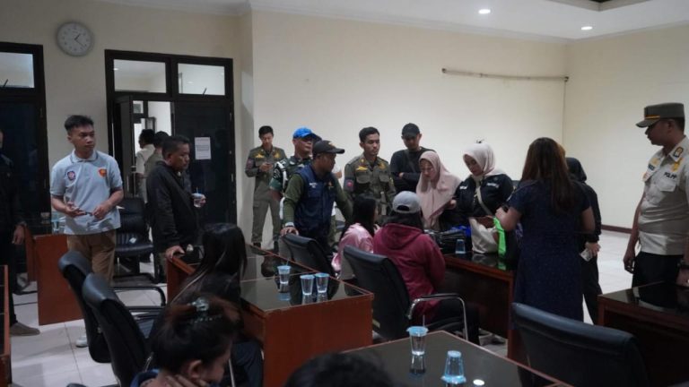Operasi Pekat, Satpol PP Kabupaten Bogor Amankan 6 Wanita PSK dan 1 Pria Hidung Belang di Cibinong