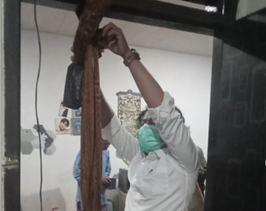 Perempuan Meninggal Gantung